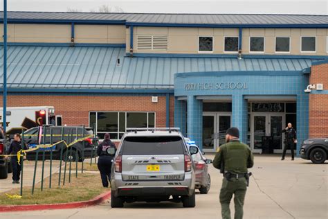 LIVE: Multiple people shot at Iowa high school, police say